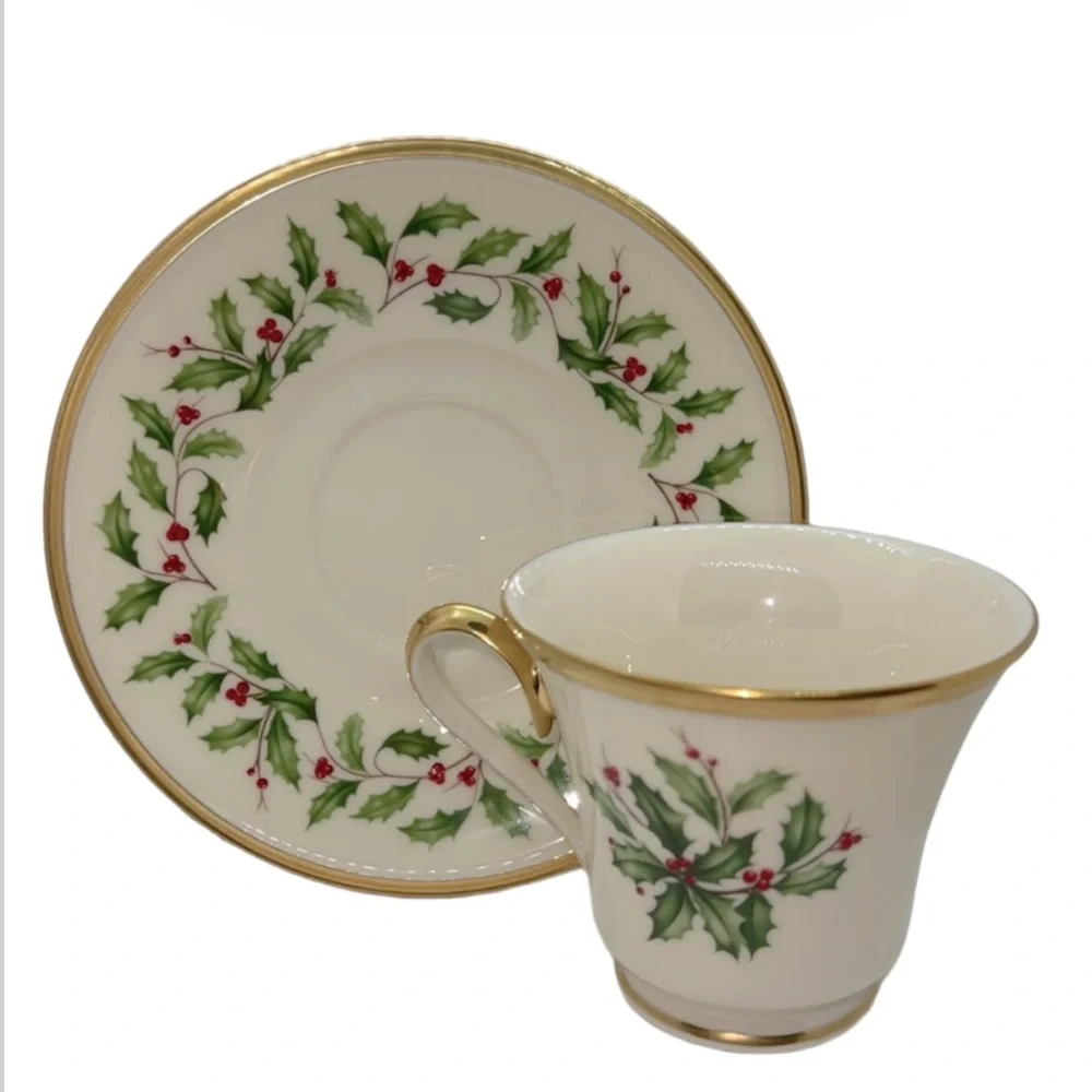 LENOX HOLIDAY FOOTED TEACUP AND SAUCER VINTAGE CHINA HOLLY & BERRIES